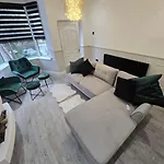 Excellent Central - Close To City Centre Location!